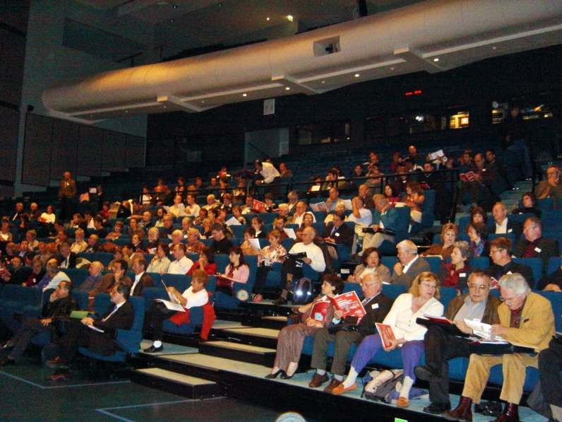 Plus de 300 personnes participent a ce colloque au Génocentre d'Évry