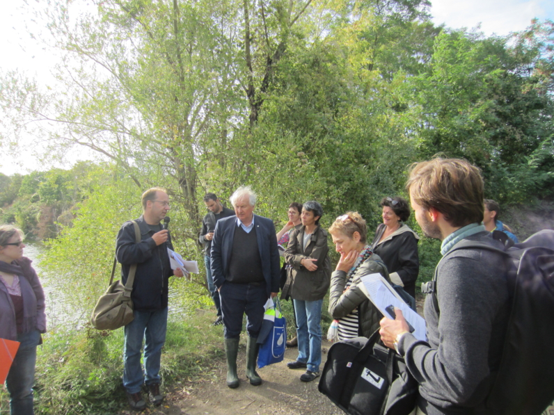 Débat sur les valeurs de la biodiversité autour du lac Montalbot.