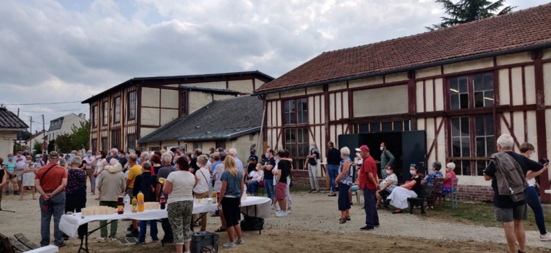 Le samedi 19 septembre 2020, rassemblement des visiteurs lors du discours de présentation de Jean-Marie Vilain, maire de Viry-Chatillon.