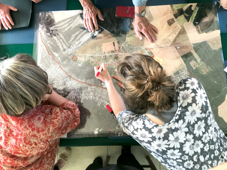 Cet atelier cartographie fait partie de l’outil Territoires+ du CAUE 91. Il permet d’identifier les lieux de vie de la commune et de les poser visuellement.