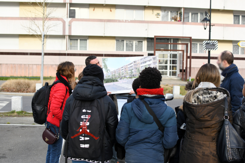 Balade commentée du quartier de la Plaine, accompagnée de l’architecte de Form’architecture et de l’entreprise Léon Grosse. Action menée en 2023