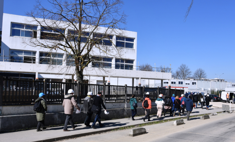 Grigny - Groupe scolaire Paul Langevin Jean Perrin - MOA Ville - MOE Dumont Legrand
architectes - Vue du chantier depuis l’avenue des Tuileries - mars 2025