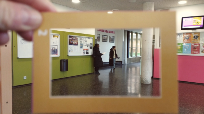 Les élèves réalisent un diagnostic du hall d'accueil : mesures, photos, analyse des points positifs et négatifs | 2025