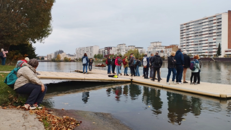 Démonstration et balade sur la Seine en bateau historique centenaire de la SNHS de Draveil