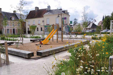 Aménagement urbain de la place de la commune de Lisses.