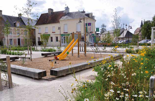 Aménagement urbain de la place de la commune de Lisses.