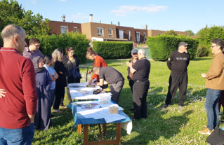 A Lisses, un atelier avec l’Association Syndicale Libre depuis le jardin commun du Domaine du Béguinage.