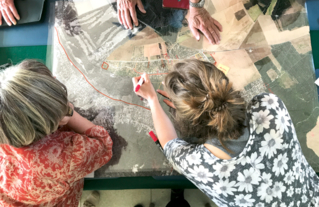 Cet atelier cartographie fait partie de l’outil Territoires+ du CAUE 91. Il permet d’identifier les lieux de vie de la commune et de les poser visuellement.