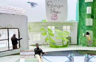 Photomontage dans la ville imaginée par les élèves. Ici, on discute entre voisins, on profite du calme au bord de l’eau | 2025