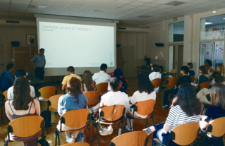 Le jury final s'est déroulé en mairie. Il a permis de réunir des élus et techniciens, des enseignants, la Maison de banlieue et de l’architecture et le CAUE 91 | Action menée en 2024