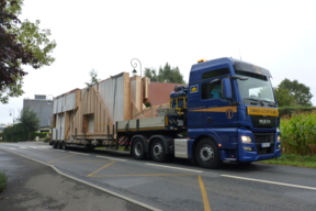 Transport en camion des éléments construit en atelier.