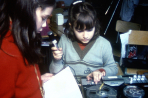 "Sur les banc de l'école" - Enregistrement audio par des filles.