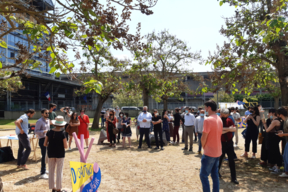 Medhy Zeghouf, Maire adjoint Ville d'Évry-Courcouronnes inaugure le "Café des voisins" en présence de nombreux participants et des partenaires de l'action.