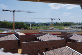 Arpajon - Belles vues sur des typologies plurielles – I3F / Harari architectes - Chantier mai 2023 – Les maisons à patio, vue depuis les appartements