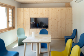 Salle polyvalente (repas, activités) - Foyer d’accueil médicalisé Yvonne Schwartz à Soisy-sur-Seine. ASM13 - Tolila+Gilliland architectes - Archinews