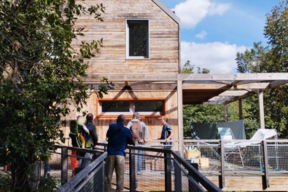 Les terrasses et leur pergola - Oncy-sur-Ecole - Gîte Bloasis - MOA privée/Doucet architectes