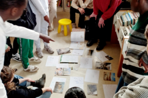 Pour apprendre à parler d'architecture à la radio, les collégiens font des jeux de description et de reconnaissance d’image.
