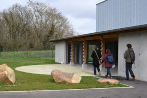 La Norville – Salle municipale Rosa Bonheur  – Ville de la Norville / Figures + Depeyre-Morand architectes –  Photo de l’entrée en février 2023