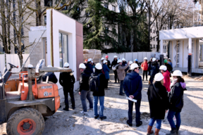 À gauche Façade témoin (enduit et bardage) - Grigny - Groupe scolaire Paul Langevin Jean Perrin - Chantier mars 2025