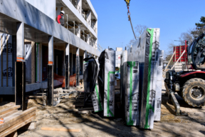 Stockage des MOB en attente de pose - Grigny - Groupe scolaire Paul Langevin Jean Perrin - Chantier mars 2025