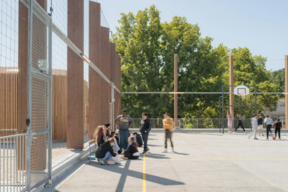 Utilisation de la cour haute pour des activités sportives