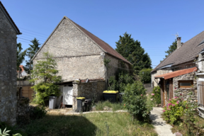 Vue sur l'arrière de la salle des fêtes, à l'endroit de la future extension.