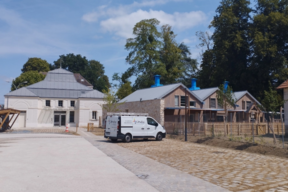 Wissous - Crèche Les Petits Loups - MOA ville de Wissous - MOE SCOP fair - Vue
depuis la parvis d'entrée - juillet 2026