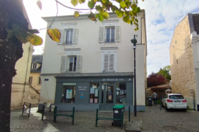 Façade principale et cour d’accès.