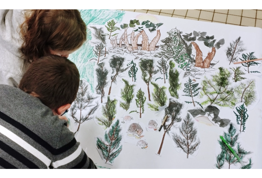 Les enfants s'approprient les notions de rupture et de continuité écologique 
en réalisant des fresques qui racontent la traversée d'un hérisson dans le paysage.